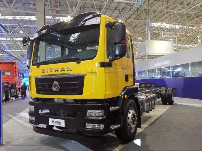 黄河重卡压阵汕德卡豪沃全到场中国重汽打响2021年会第一枪丨第一卡车