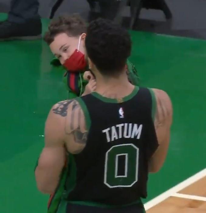 塔图姆儿子deuce与老爸一起庆祝胜利