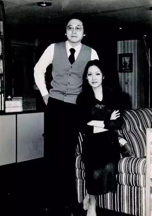 1980年, 45岁的李敖与 27岁的胡因梦在相识八个月后结婚了,没有