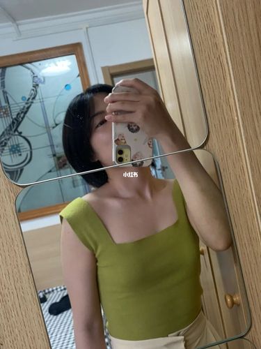 夏日显白小背心_背心_夏天去哪玩_显白_对镜自拍_搬家