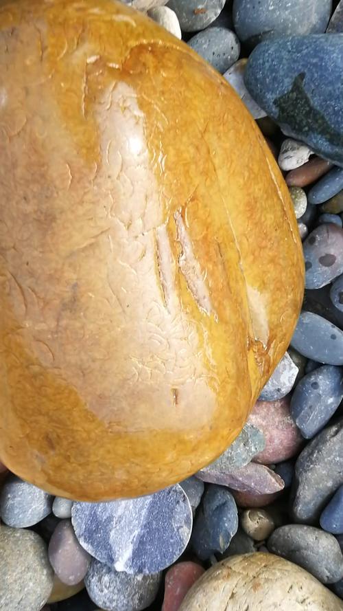 四川泸州长江绿玉原石22.3k价值多少?