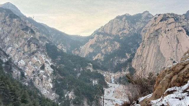 泰山天烛峰景区雪景欣赏