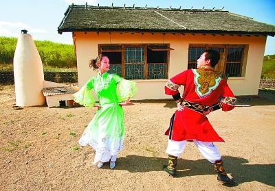达斡尔族"鲁日格勒"舞.光明日报记者 程伟光摄/光明图片