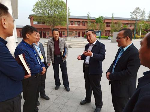 教体局领导莅临大许寨乡检查指导义务教育均衡发展工作