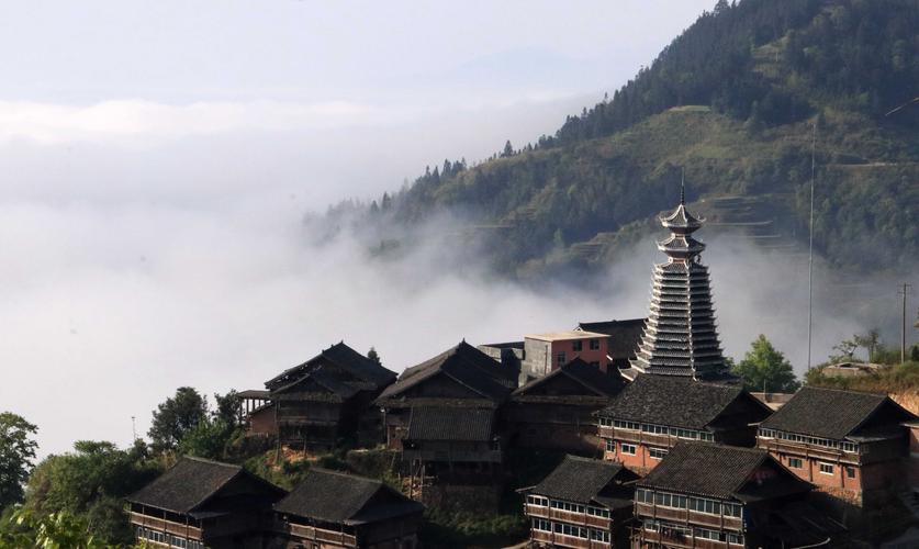 2018年4月17日,贵州从江县高增乡拍摄梦幻般的天鹅山云海风光美景.