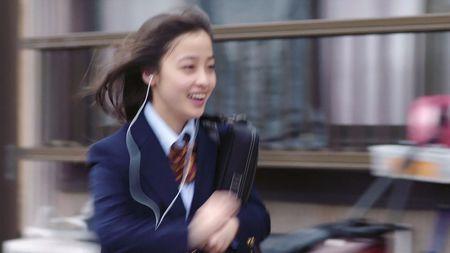 《春夏事件薄》桥本环奈奔跑时的高清图片用来做头像