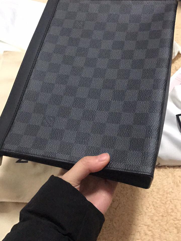 lv男士手包_路易威登怎么样_男士手包_手包_棋盘格_时尚_箱包_手拿包