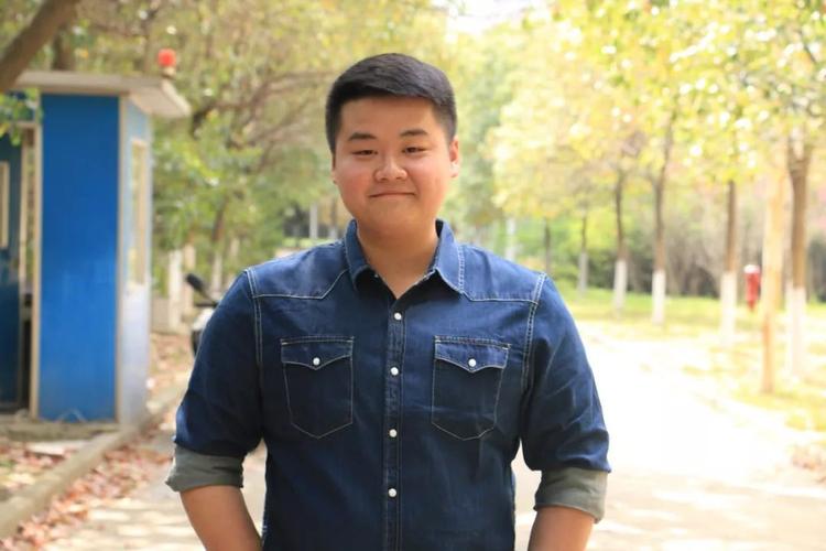 农工院-王琢 王琢,男,汉族,中国共青团员,河海大学2015年声乐类高