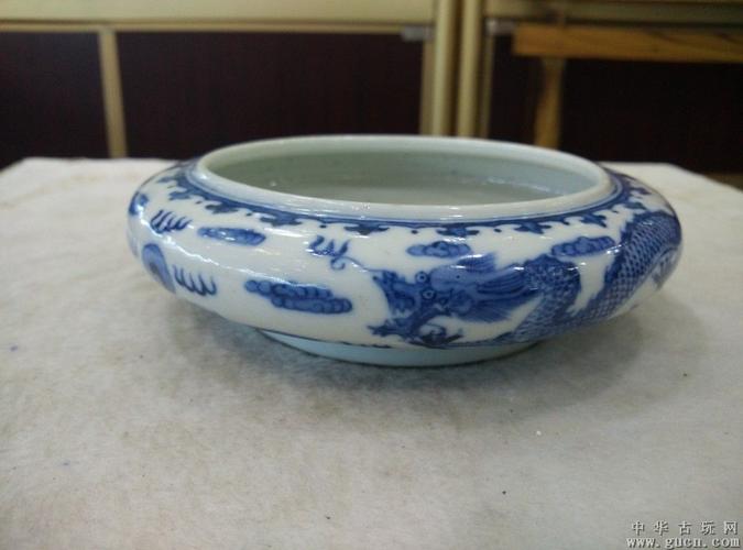 康熙晚期官窑青花龙纹小笔洗