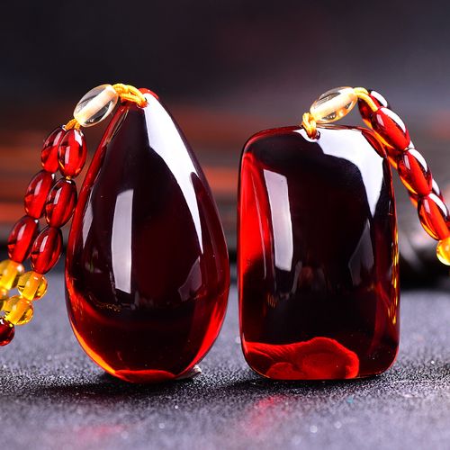 喜欢波罗的海琥珀无事牌吊坠的还喜欢