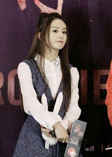 赵丽颖婚后身材大变,一眼望去项链事业线傻傻分不清