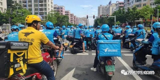 茂名:美团小哥误入饿了么阵营,真有点尴尬了