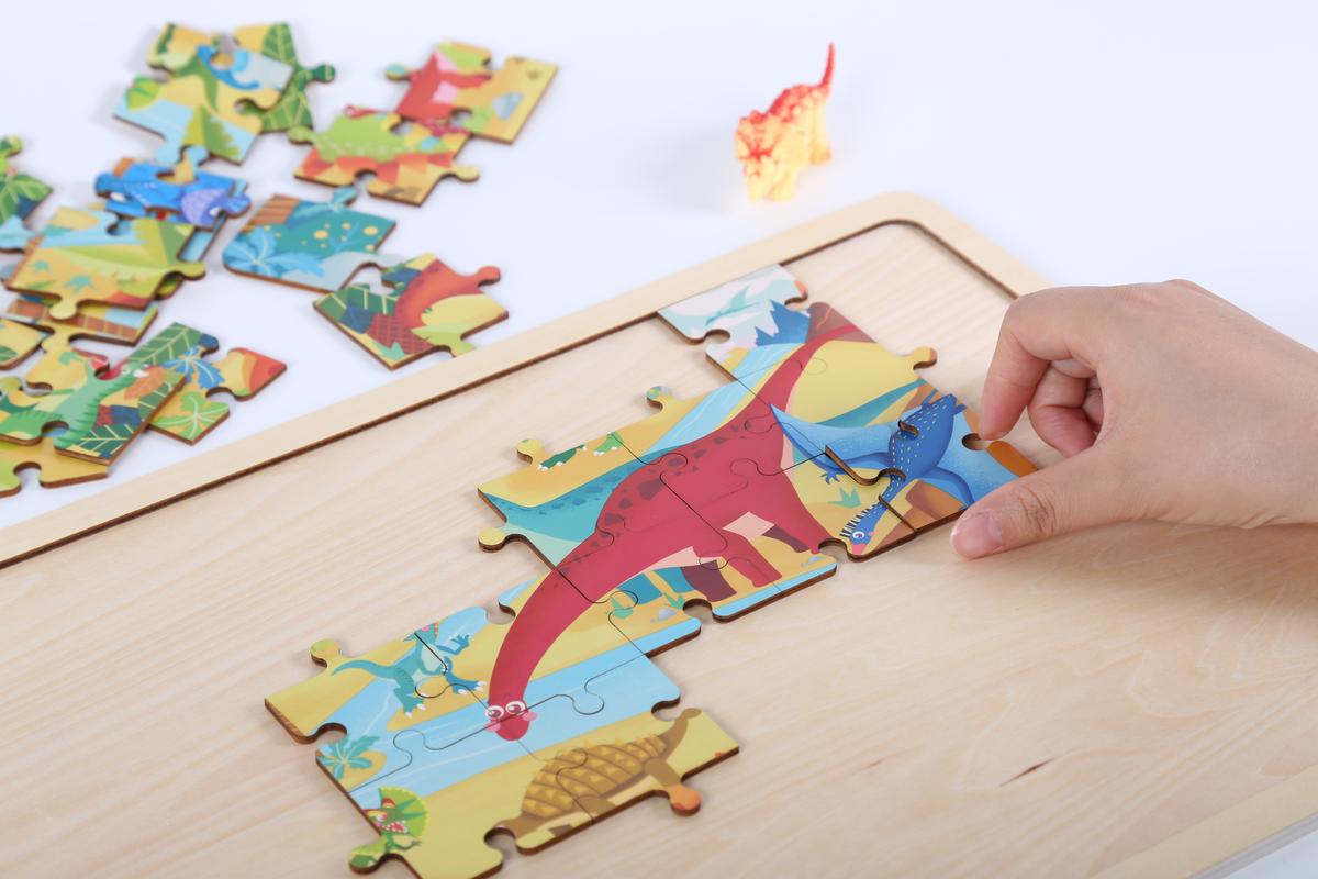 家长给孩子选择拼图积木,应该考虑孩子的能力和兴趣,不能太简单或太难