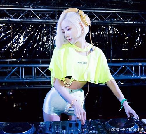 她是"亚洲第一女dj",更是宅男女神,长相可爱配魔鬼身材,爱了
