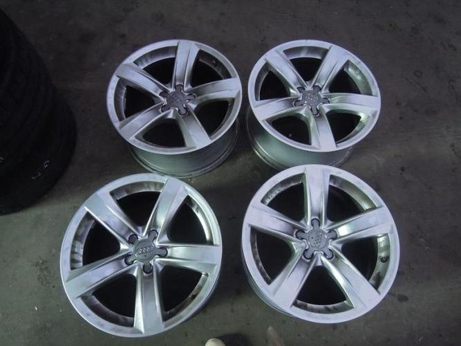 出售18寸奥迪a5五幅原装轮毂