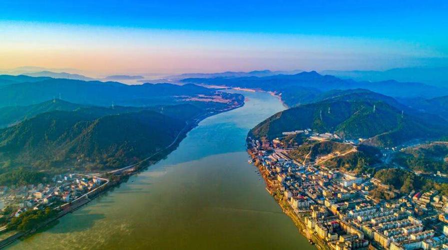 江西吉安峡江县一个大镇,位于赣江边,曾是老县城所在地