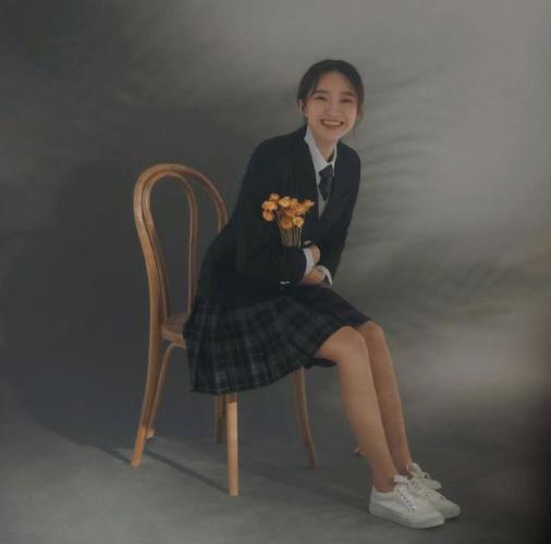其实你们都被骗了,杨凯雯旧照更惊艳,私服比心动的信号更好看