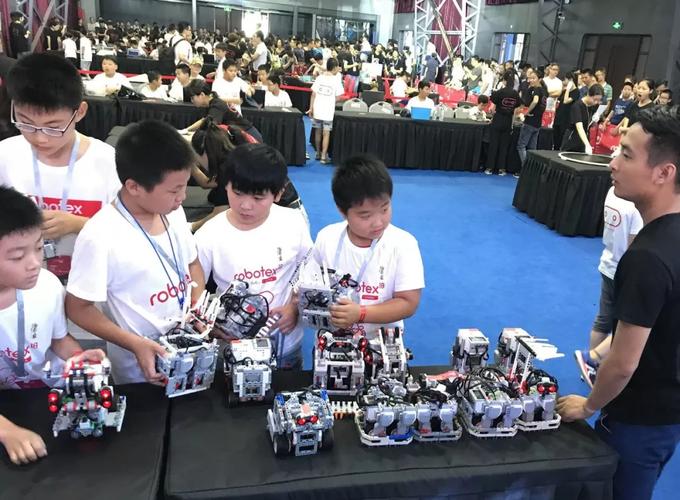 现在相扑机器人竞技在全国范围都很火爆,吸引了不少的机器人爱好者的