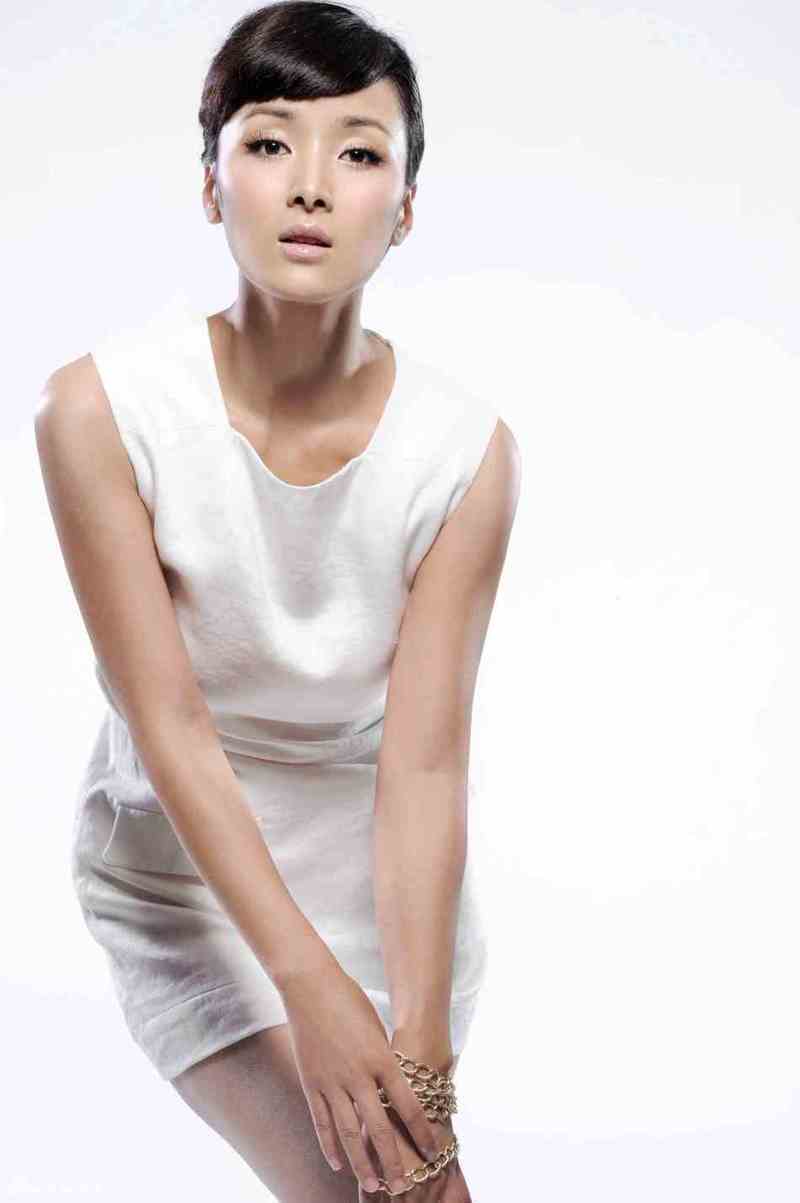  p>黄曼,1980年11月4日出生于陕西省西安市,中国内地女演员,毕业于 a