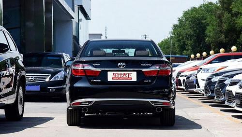 2016款丰田凯美瑞标配多少钱新款凯美瑞领先版最低价格