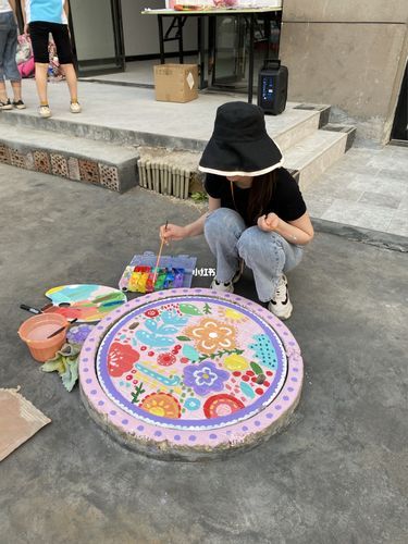 井盖涂鸦_涂鸦_创意美术_丙烯_颜料_少儿创意美术_文化_绘画