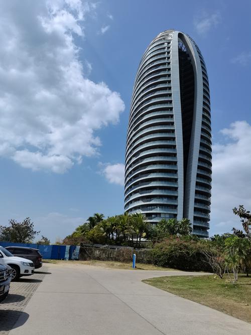 这是海南三亚海棠湾七星级帆船酒店,和迪拜帆船是一个老板建筑的