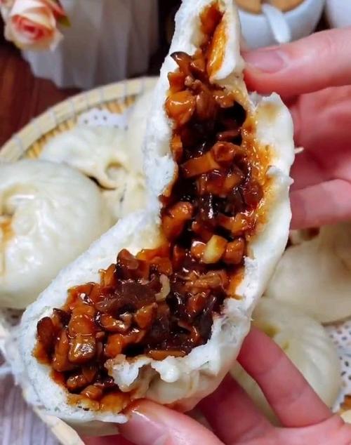 鸡腿肉香菇酱肉包子,超级好吃,全家都爱