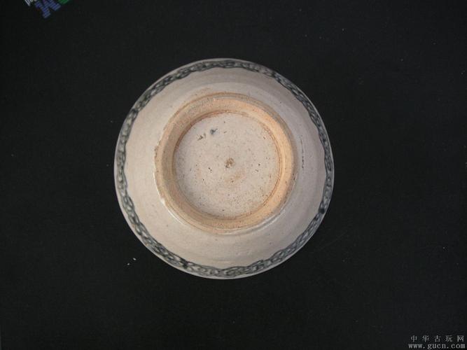 元代青花点缀小瓷碗