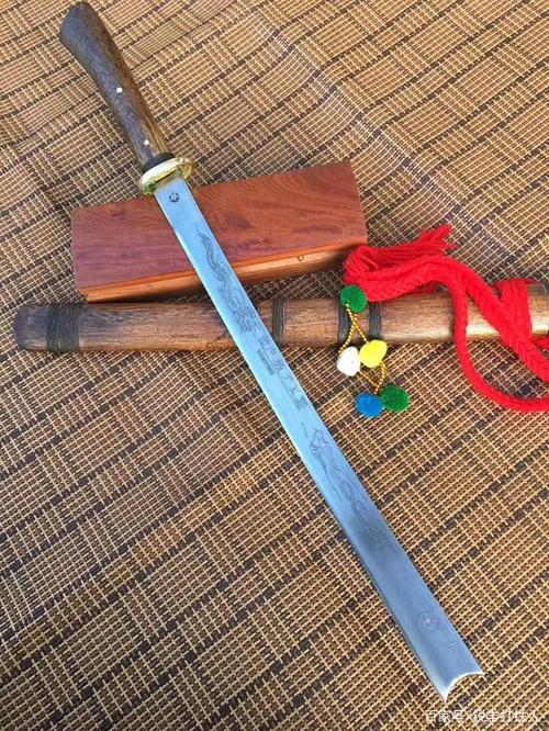 鉴赏,户撒龙凤背刀