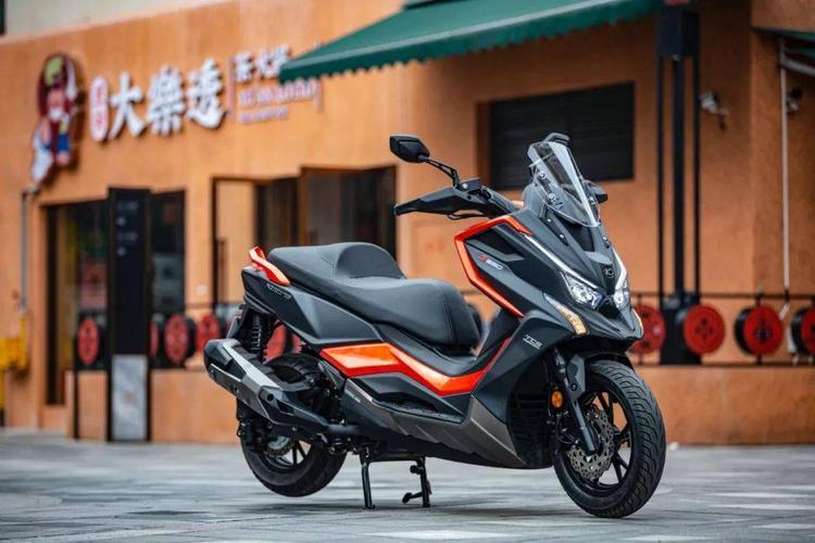 光阳赛艇s350测评国产大踏板的新标杆