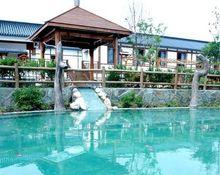 颐家露天温泉是挂牌三星级酒店,拥有豪华客房74间及一栋豪华别墅