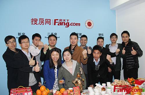 谢淦总经理与佛山二手房团队合影