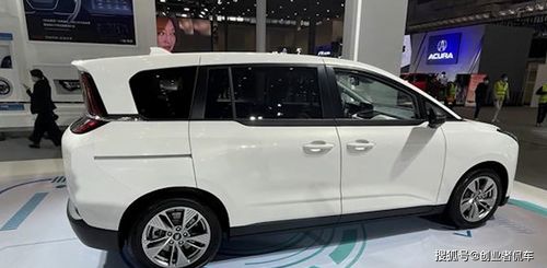一汽奔腾推出一款全新mpv车型,超长的轴距,纯电动力,饱受争议的尾部