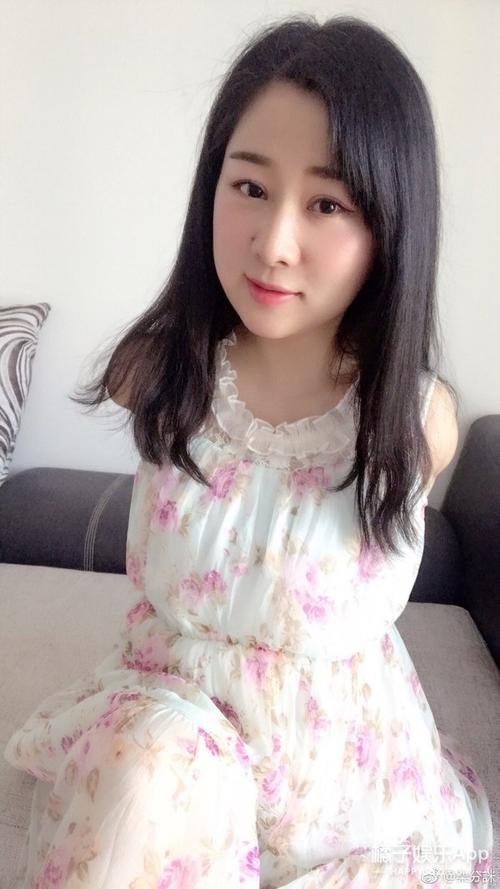 小时候因为身体的原因,杨莉上学遇到了很多困难,但她还是坚持下来了