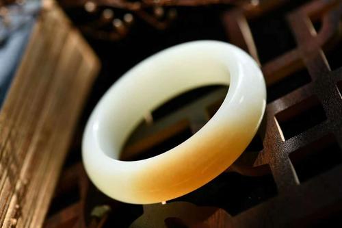 青海玉的简介产状特征颜色分类如何鉴别