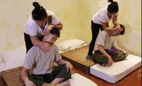 身体某部分关节会发出"咔啦"一声,好舒服啊~!泰国按摩果然就喺舒服!