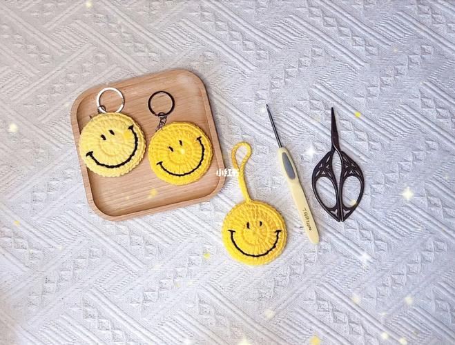 钩针笑脸挂件～_钩针_挂件_手工制作_我的手工日常_兴趣爱好_手工