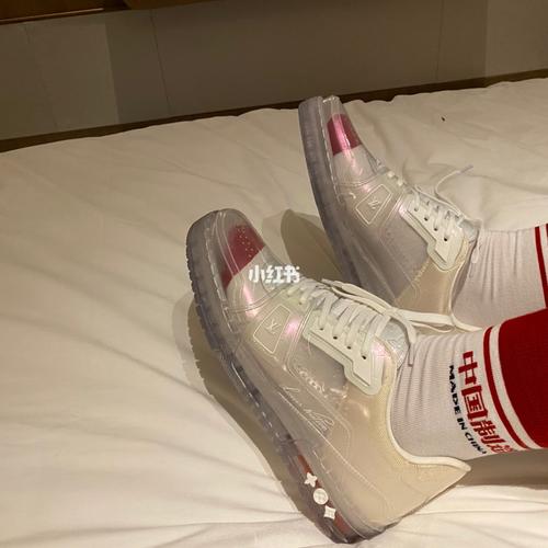 帅炸了_路易威登怎么样_透明鞋_夏天去哪玩_袜子_pvc材质_果冻鞋_适合