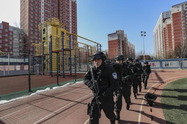 大写的帅!北京铁路特警冬季特训画面曝光