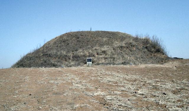 《洛阳县志》说" 魏明帝曹睿 高平陵,在茹店东二里许霸陵山下"即在今