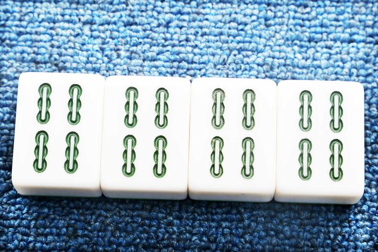 麻将牌里的四个四条