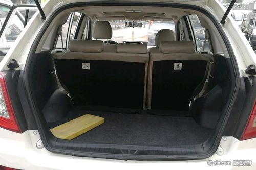 力帆汽车x60后备箱