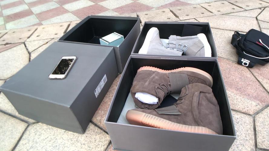 yeezy750 鞋盒内外