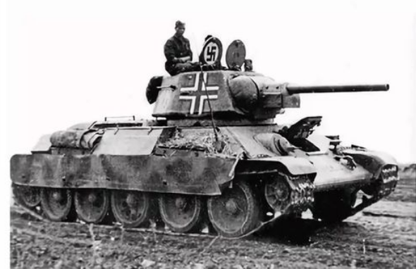 到了1942年中旬,德军对于新近俘获的t34,kv系列坦克,不在允许俘获