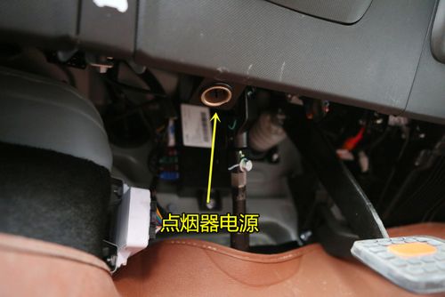 宏光miniev的点烟器电源在方向盘底饰板下部,并且没有任何标注,如果不