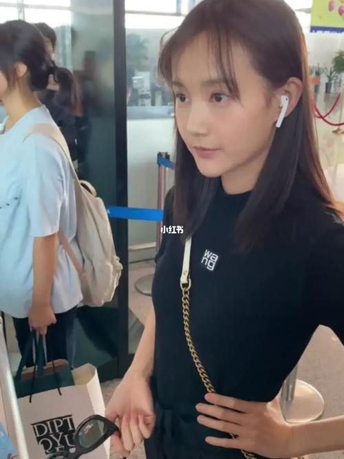 这是李一桐本桐?_芝麻街公园里攻略_大学_娱乐_明星