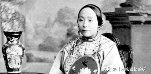 易中天之母周树奇:出生乡下的姑娘,为何会成为总理府大小姐?