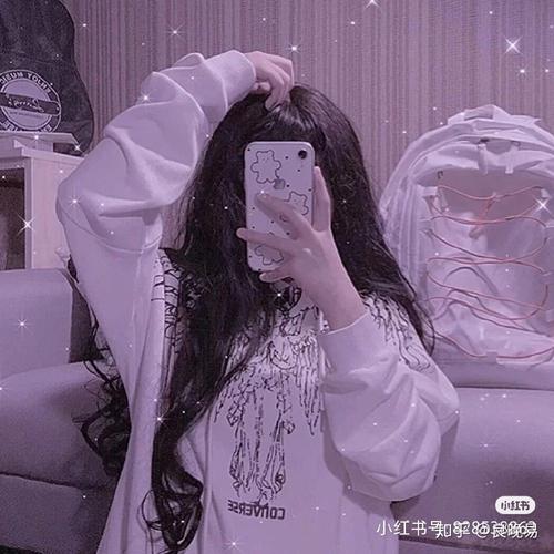 真人女生头像紫色滤镜