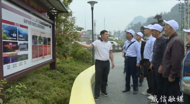 在李沅勇的带领下,老干部们先后前往双河乡菜营村倒