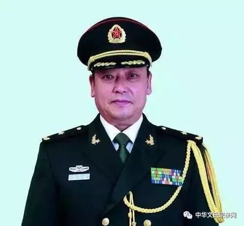 1995年5月任总后勤部青藏兵站部政委.2001年4月任第1军医大学副政委.